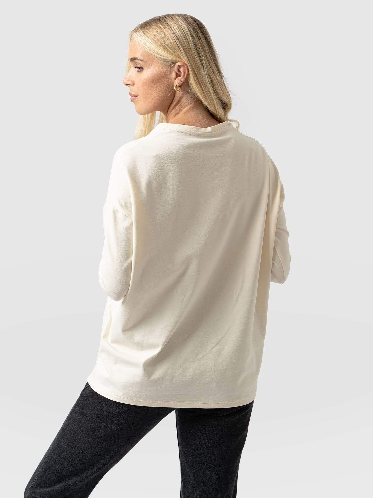 V-Neck Tee Cream - Women's T-Shirts | Saint + Sofia® EU